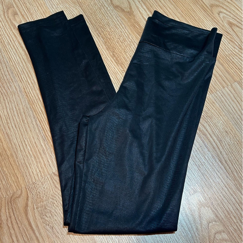 Crazy Train black snakeskin pattern leggings small